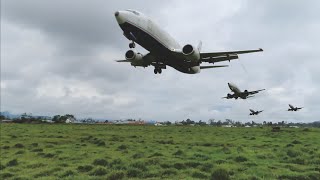 Nonton Pesawat Terbang saat Landing di Bandara Wamena Papua [upl. by Sunshine]