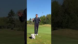 Verbeter je balcontact bij het chippen Gebruik 2 tees golftips trumpigolf [upl. by Lux]