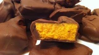 HOMEMADE CHOCHONEYCOMB CRUNCHIE BARS [upl. by Yelnek]