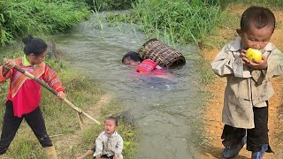 16 Year Old Mother Was Washed Away By Water While Looking For Foodyoutube [upl. by Araec]