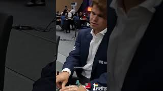 The signature gambit😂 chess magnuscarlsen wholesome funny chessgame [upl. by Idnek230]