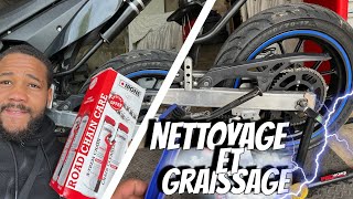 NETTOYAGE ET GRAISSAGE DE CHAINE MOTO  KIT IPONE 🧼 🫧 [upl. by Kaliski]