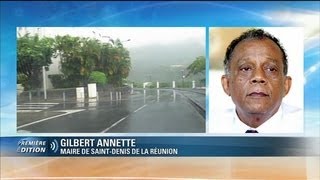 La Réunion se prépare à un cyclone historique [upl. by Acissey21]