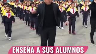 Director Enseña a bailar shuffle a sus alumnos china [upl. by Notlem819]