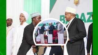 RAISI WA ZANZIBAR AMWAGA CHOZI MASHAIRI YA FUMAU WA YANGAAA KWENYE HAFLA YA BARAZA LA MAULID [upl. by Sahc]