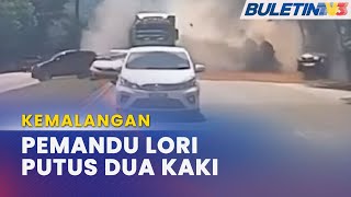 KEMALANGAN  Lori Muatan Tanah Rempuh Tiga Kenderaan [upl. by Ahsille]