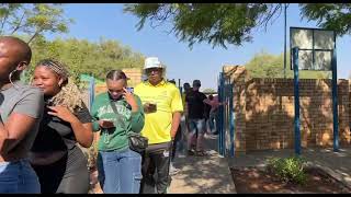 The queue at the Vooruitsig Primary School at Kimberley Northern Cape [upl. by Dowling]