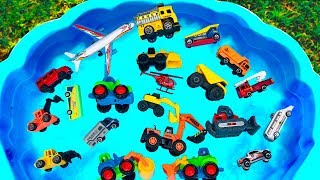 Carritos para niños con Arena y Agua  Toys Cars on the Sand with Water  Camiones de Construcción [upl. by Eran]