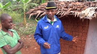 ENFANT 13 ANS PYGMEE CONSTRUIT SA PROPRE MAISON ESTCAMEROUN [upl. by Elianora]