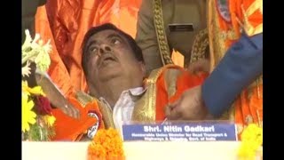 Union Minister Nitin Gadkari falls unconscious during national anthem in Maharashtra [upl. by Arehc816]