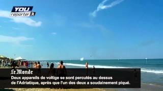 Deux avions de voltige se percutent en plein show  Italie  01062015 [upl. by Simaj]