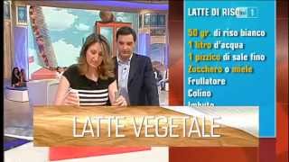 Autoproduzione latte vegetale di riso soia e mandorla  Lucia Cuffaro Unomattina in Famiglia Rai 1 [upl. by Nicoline]