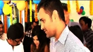 MS Dhoni and Sakshi Dhoni attend Hemant Sorens sons birthday party [upl. by Bumgardner]