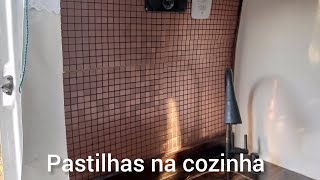 Pastilhas adesivas na cozinha [upl. by Damita]