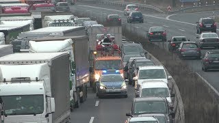 Katastrophe Rettungsgasse  2x FuStW Autobahnpolizei Düsseldorf [upl. by Tnomel503]