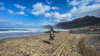 Lanzarote das Hawaii Europas 🌋 Ausflug zum schönsten Surferstrand Playa de Famara la Caleta [upl. by Akilam]