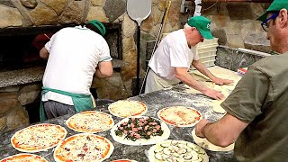 Francesco pizzaiolo dagli anni 60 nella Storica Pizzeria quotIvo a Trasteverequot a Roma 🇮🇹 [upl. by Naegem]