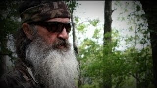 AampE Receives Death Threats Over Duck Dynasty Stars Suspension [upl. by Irallih331]