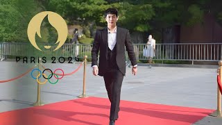 PARIS OLYMPICS 2024 Jin BTS Appears Surprisingly in Front of Fans Carrying a Fire Torch [upl. by Emilee]