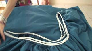 HOW TO FOLD A FITTED SHEET [upl. by Alleen]