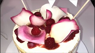 Muttertagskuchen Mandelbiskuit HimbeerLitschi MascarponeRosencreme 🌹 😍  kronetv COOKING STARS [upl. by Adnorrehs]