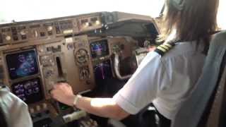 757 Gal ♦ Cockpit Rough Windy Landing ♦ quotWhat Runway quot [upl. by Marieann]