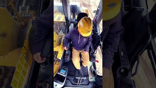 Сегодня он даже в KOMATSU 🤯 [upl. by Attemaj]