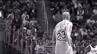 Michael Jordan shuts up a heckler Courtside fan video 1995 Bulls vs Cavs [upl. by Hagen427]