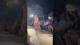 Gran desfile de Francis Montesinos con Rosa Sanchis como modelo invitada en Rocafort Valencia [upl. by Hgielra]