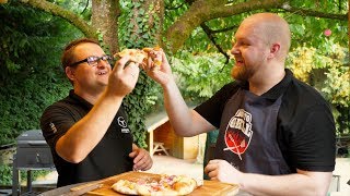 Knusprige Salami Sardellen Pizza vom Gasgrill  Volle 12 auf die Geschmacksknospen [upl. by Nywles]