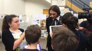 Cédric Villani raconte une blague aux élèves de la classe médias [upl. by Nave987]