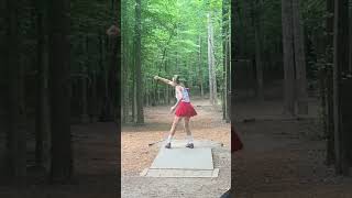 Rebecca Minnick starting off the final round with a birdie discgolf youtubeshorts [upl. by Evars500]