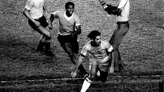 1976 Zico e Rivellino nos melhores lances contra o Uruguai no Maracanã [upl. by Merkley]