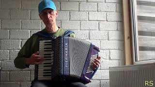 🎵 KLOMPENDANS van Rowwen Hèze accordeon en gitaar koningsdag 27 04 2019 [upl. by Slade]