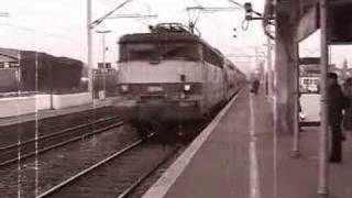 Larrivée du train en gare de ChantillyGouvieux [upl. by Ellehsim]