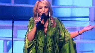 Googoosh  Nokia Theatre 2011  Gharib Ashena [upl. by Ruhtua520]