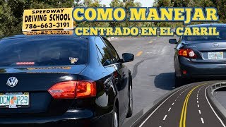 CLASES DE MANEJOCOMO MANTENER EL VEHICULO EN EL CENTRO DEL CARRIL conducir carro manejar auto [upl. by Anoirb]