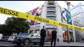 Attaque au couteau à Paris  lagresseur soupçonné dun meurtre une heure plus tôt à Courbevoie [upl. by Aicnarf]