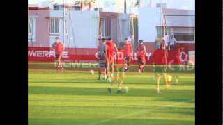 Entrenamiento del Sevilla Fútbol Club 141015 [upl. by Elga]