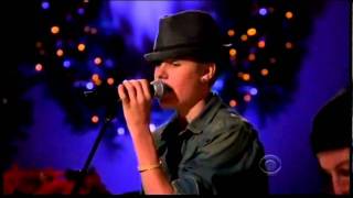 Justin Bieber  Mistletoe Live On A Home For Holidays 2011 [upl. by Filahk]