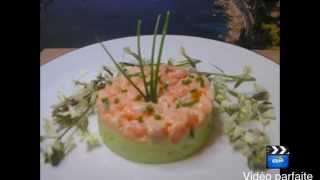 Tartare de saumon frais sur son lit davocat [upl. by Aitnis456]