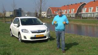 Review Toyota Auris Full Hybrid Consumentenbond [upl. by Necyrb]