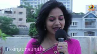 Singer Sunitha singing Pawan Kalyans Thammudu song  Pedavi Datani Matokatundi Song [upl. by Ireg]