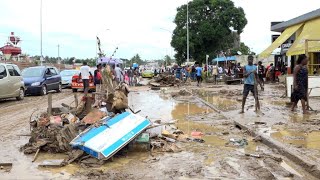 Inondations en Côte dIvoire au moins 18 morts à Abidjan [upl. by Hillari419]