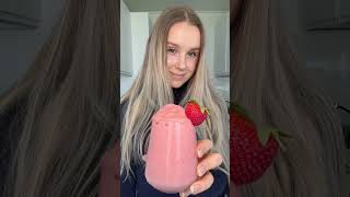 3ingredient Super Thick Strawberry Mango Smoothie😍 [upl. by Ahseet]