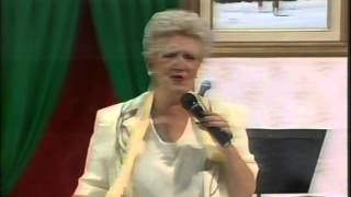 Giulietta Sacco canta Chi mha fatto sta bella scarpetta Official Video Clip [upl. by Heiner]