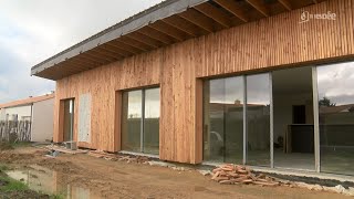 LAiguillonsurVie  Visite du chantier dune maison solaire en autoconstruction [upl. by Ainola]