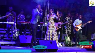 COUPLE YA PAPI CLEVER NA DORCAS YIGARAGAJE BIDASANZWE MURI MPA AMAVUTA LIVE CONCERT KIGALI ARENA [upl. by Schwing]