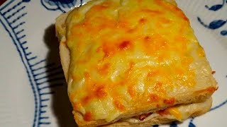 Croque Monsieur  Croque Madame  Sandwich m skinke ost amp béchamelsauce  Opskrift  64 [upl. by Ethban]