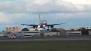 Airbus A319 Crosswind Landing [upl. by Srevart783]